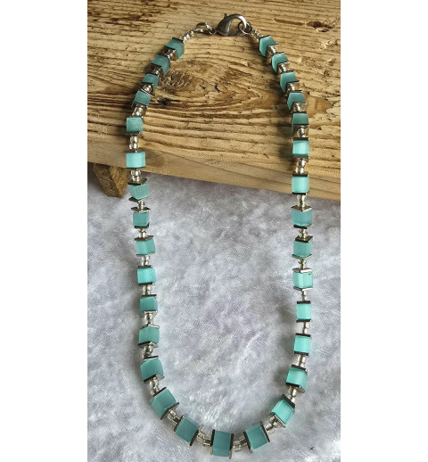 Kette mit Würfel-Perlen mint