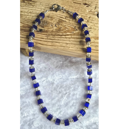 Kette mit Würfel-Perlen blau