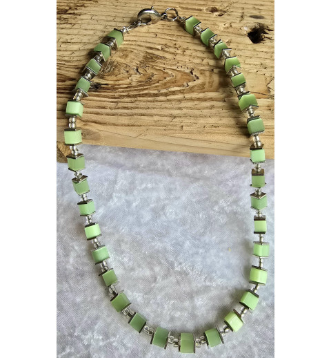Kette mit Würfel-Perlen hellgrün