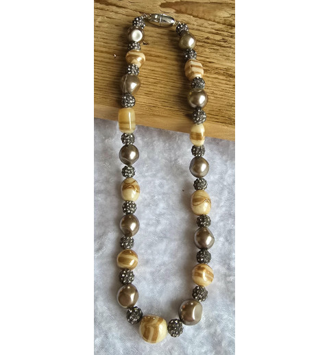 Kette mit Glasperlen beige/grau