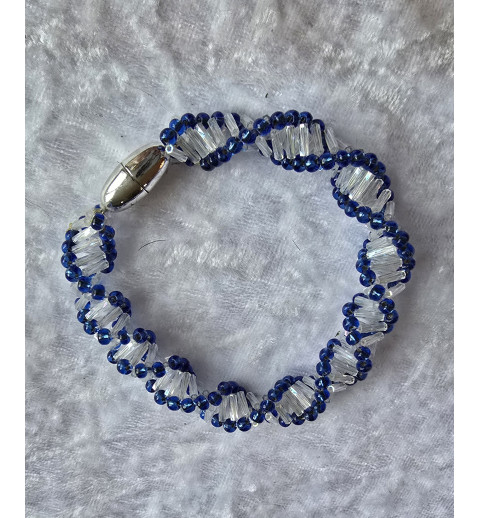 Gefädeltes Armband blau/weiss