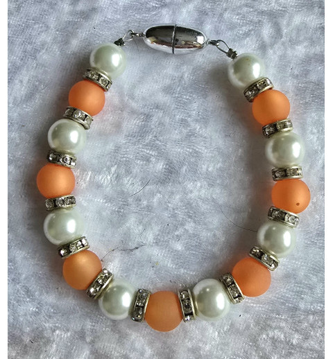 Armband mit verschiedenen Perlen orange/weiss
