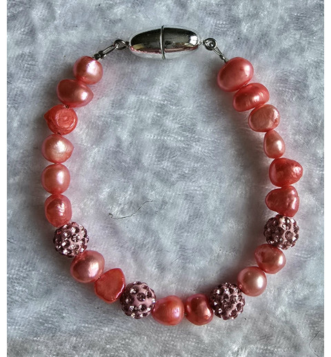 Armband mit verschiedenen Perlen coralle
