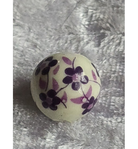 Stein Perle weiss/violette Blumen