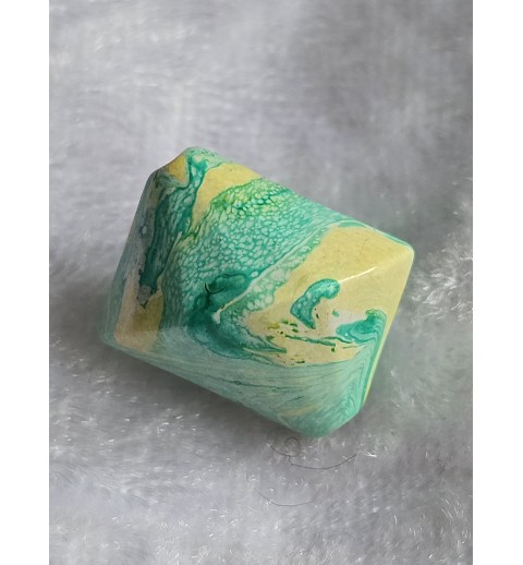 Kunststoff Perle schräg mint/gelb