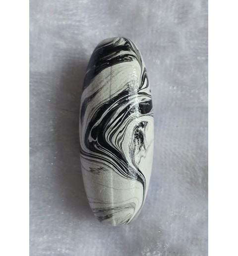 Kunststoff Perle lang schwarz/weiss