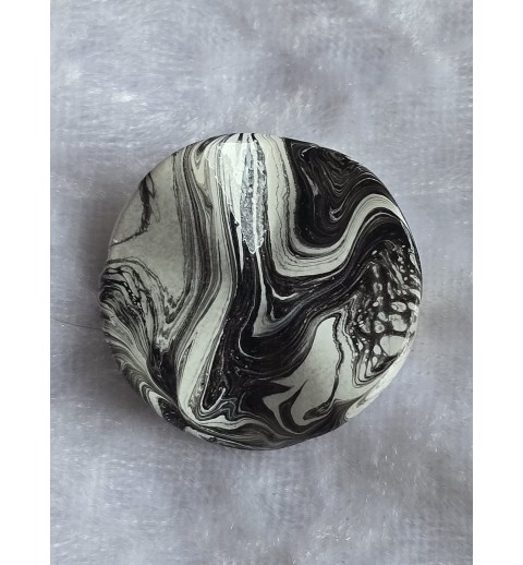 Kunststoff Perle rund-flach-gewellt schwarz/weiss
