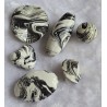 Kunststoff Perle rund-flach-gewellt schwarz/weiss