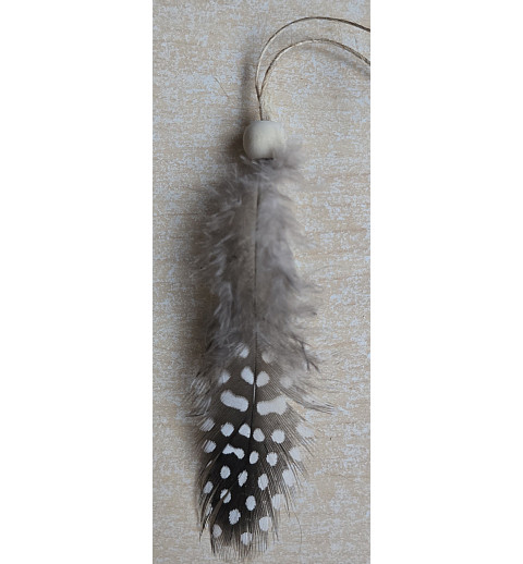 Aufhänger Perlhuhn Feder mit Holzperle