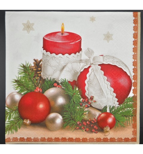 Serviette Rote Kerze und Weihnachtskugeln/Tannenzweige