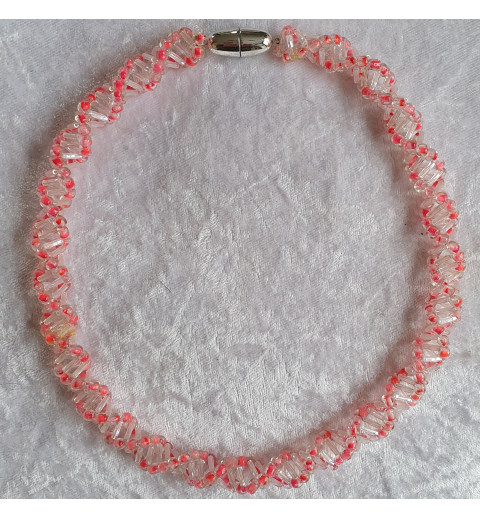 Gefädelte Halskette neon pink