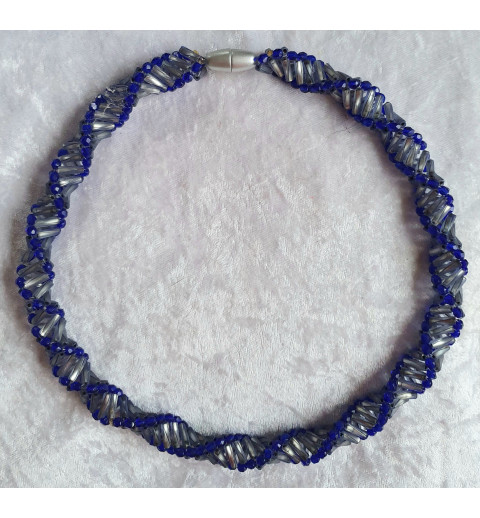 Gefädelte Halskette blau/weiss