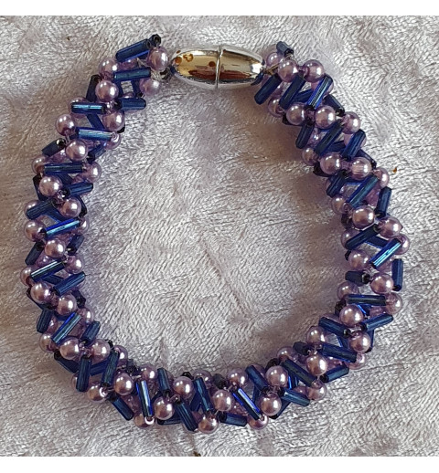 Gefädeltes Armband blau/lila