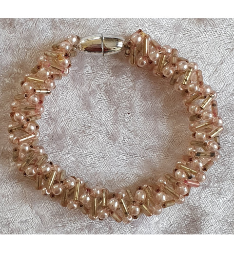 Gefädeltes Armband hellrosa