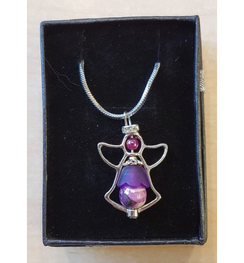 Kette mit Engelanhänger violette
