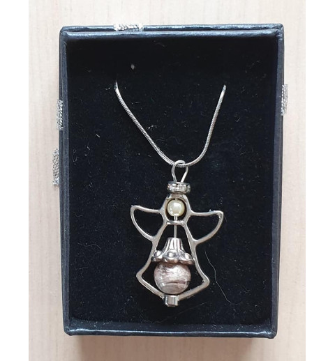 Kette mit Engelanhänger creme