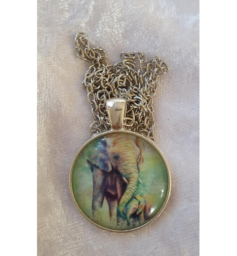 Kette mit Cabochon-Anhänger Elefant