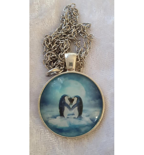 Kette mit Cabochon-Anhänger Pinguine