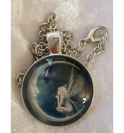 Kette mit Cabochon-Anhänger