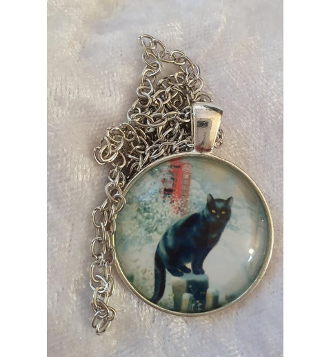 Kette mit Cabochon-Anhänger Schwarze Katze