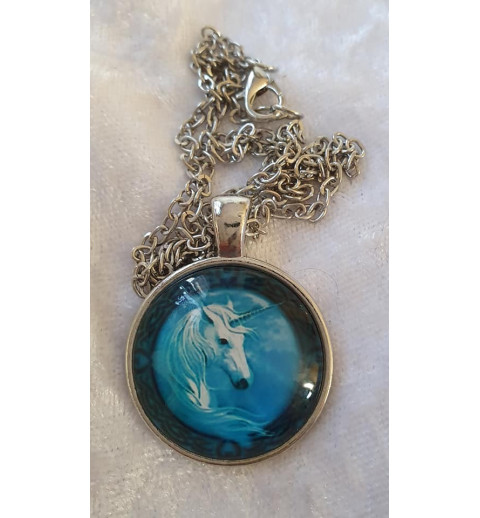 Kette mit Cabochon-Anhänger Einhorn 1