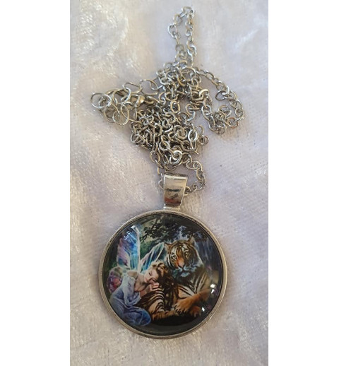 Kette mit Cabochon-Anhänger Tiger/Fee