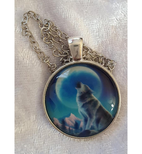Kette mit Cabochon-Anhänger Wolf/Mond