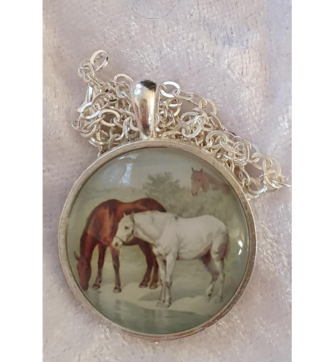 Kette mit Cabochon-Anhänger Pferde